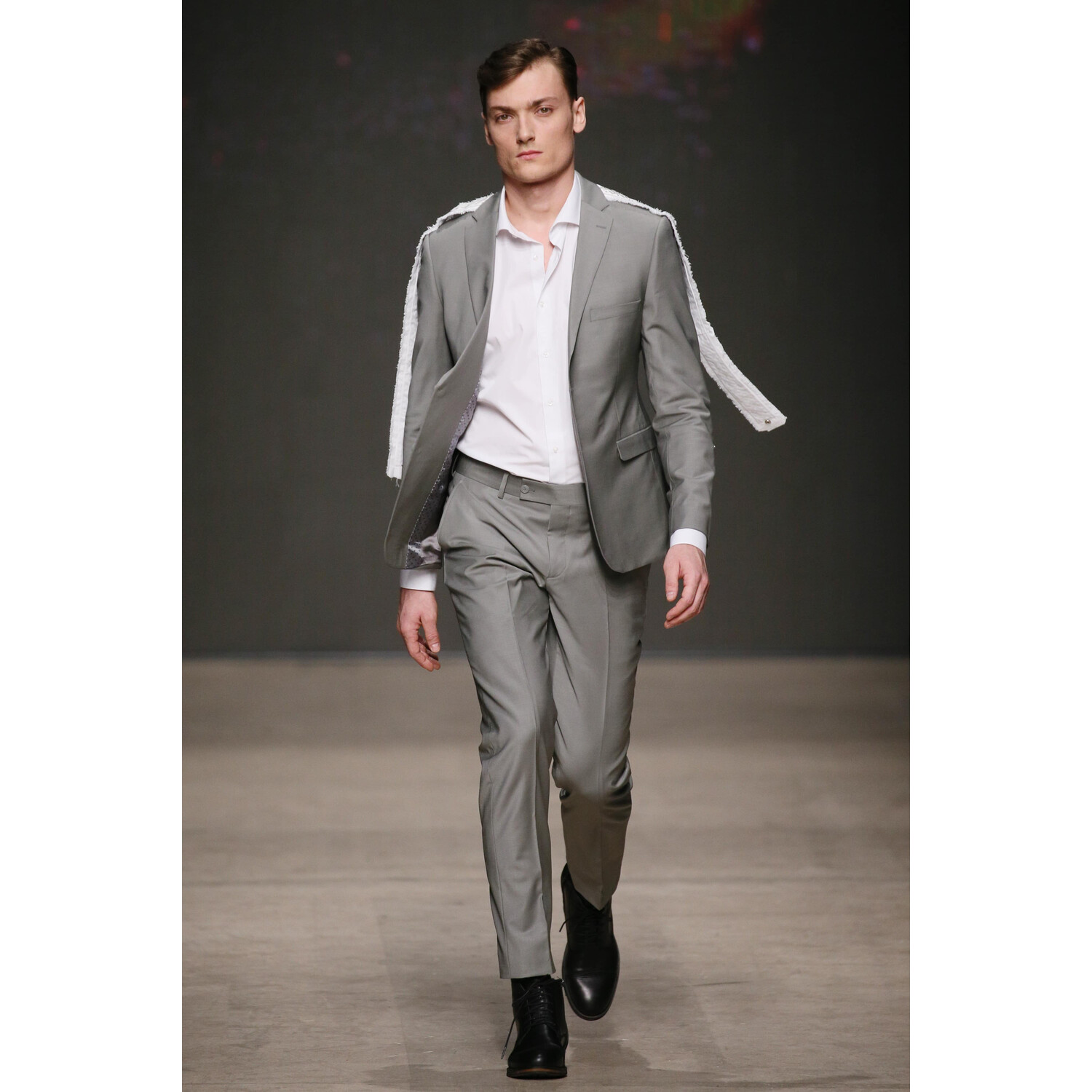Фото 21DOT12 | The Twenty One Twelve Fall 2019 Ready-to-Wear / 21DOT12 | The Twenty One Twelve осень-зима 2019 / Неделя моды: Москва